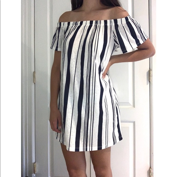 ❌SOLD❌🥳 NWT Forever 21 Off-the-Shoulder Dress - Picture 3 of 3